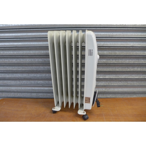 2293 - A Connect-it 7 fin oil filled radiator