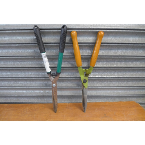 2295 - A quantity of garden tools including- bow saws, hose pipe, hedge cutters, kneel stool and a tool tro... 