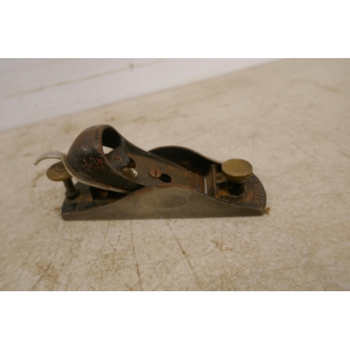 2009 - 3 wood planes including a Record No. 41 bull nose plane, Stanley USA made chariot plane and a Stanle... 