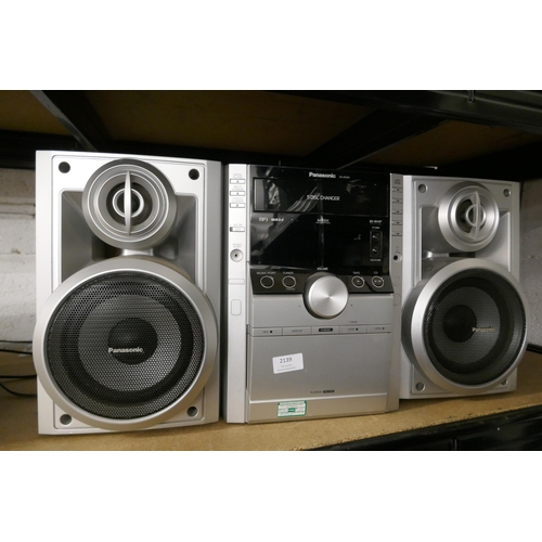 2139 - A Panasonic SA-AK350 5 disc changer CD stereo system and a pair of Panasonic stereo speakers