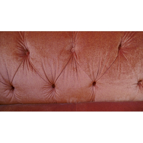 1522 - A tangerine velvet buttoned three seater sofa