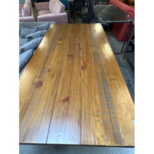 1561 - A rustic pine dining table