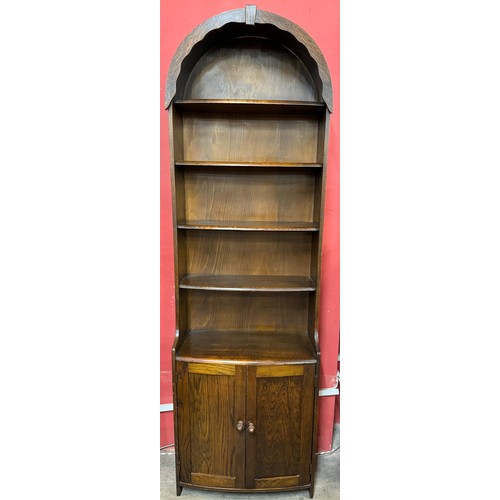 161A - An early 20th Century tall oak open bookcase