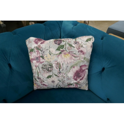 1400 - A turquoise velvet Chesterfield love seat RRP £1129