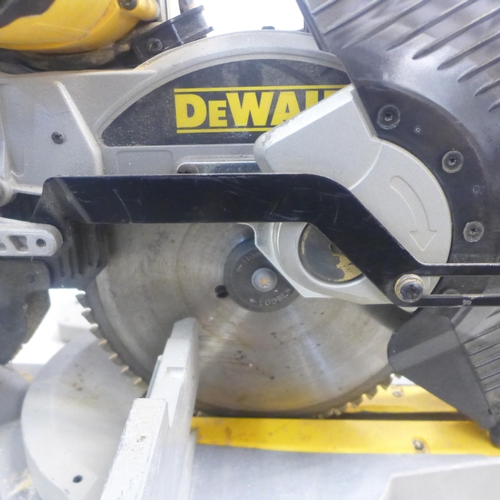 2006 - A Dewalt DW717 XPS-LX 115V Type-3 sliding 250mm mitre saw