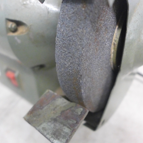 2012 - A Sist-150 2850 rpm 240v double ended bench grinder