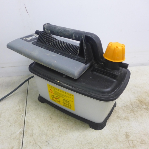 2029 - A Titan TTB419STM 2000W wallpaper stripper (used)