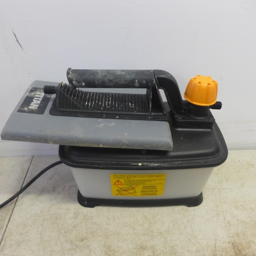 2029 - A Titan TTB419STM 2000W wallpaper stripper (used)