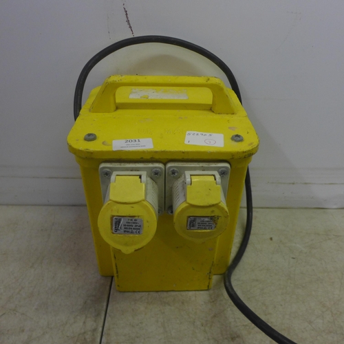 2031 - A Carroll Maynell 100-130V transformer with dual 16A outlet sockets and a Jo Jo 25m, 110V, 16A, 25m ... 