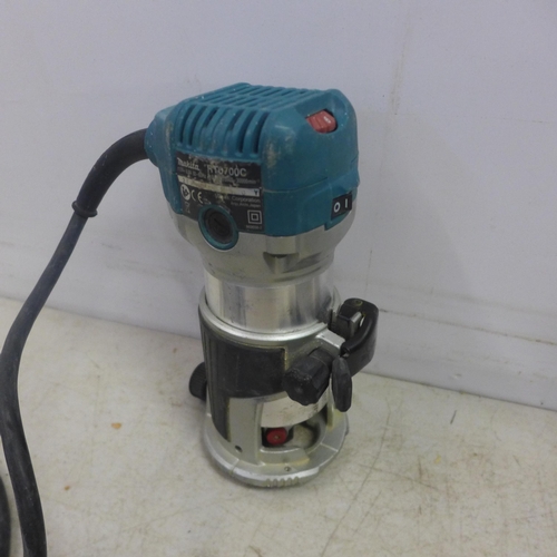 2034 - A Makita RT0700C 110V compact router/trimmer