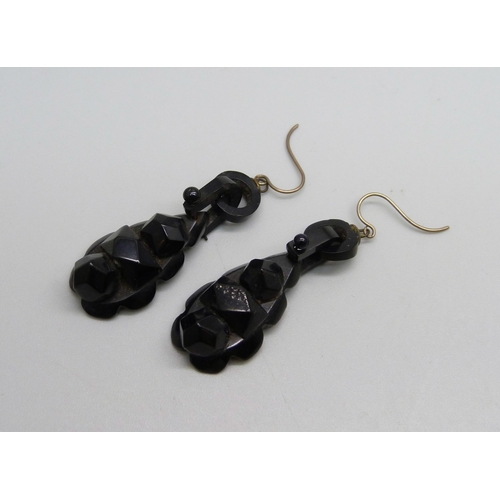 1012 - A pair of Whitby jet earrings