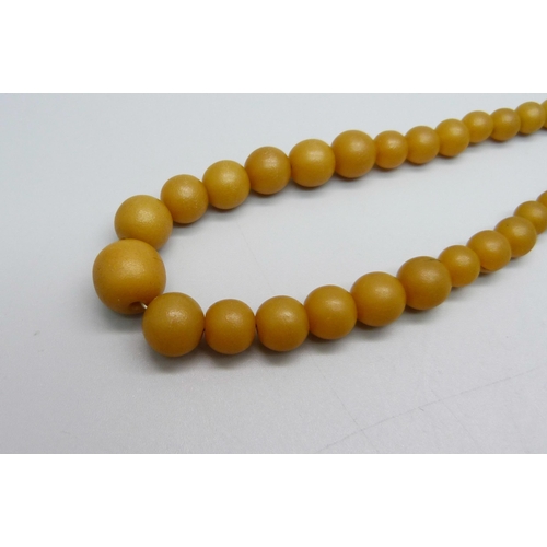 1014 - A bead necklace
