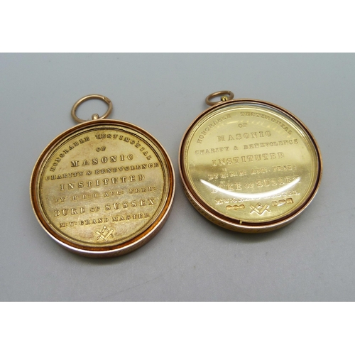 1019 - A Masonic medallion in a 15ct gold mount and a silver gilt Masonic medallion in a 9ct gold mount