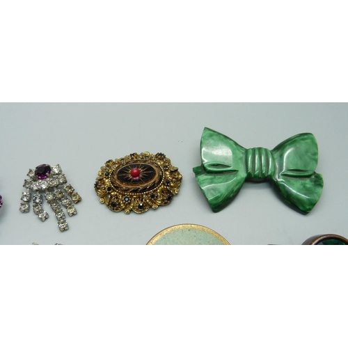 1038 - Ten costume brooches including Bakelite and a Herguz dragonfly brooch, some signed