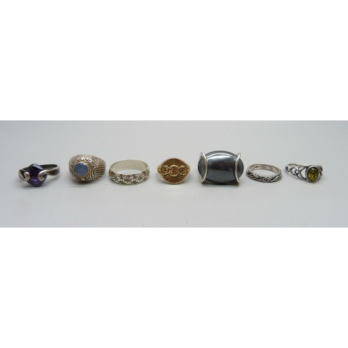 1068 - Seven silver rings, one shank a/f, 46g