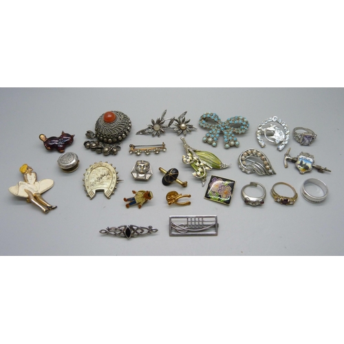 1072 - A Mizpah brooch, Art Nouveau style brooch and other costume jewellery