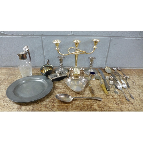 1080 - A box of mixed silver plate **PLEASE NOTE THIS LOT IS NOT ELIGIBLE FOR IN-HOUSE POSTING AND PACKING*... 