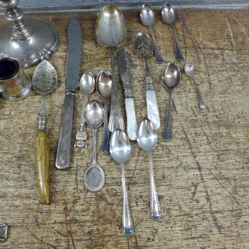 1080 - A box of mixed silver plate **PLEASE NOTE THIS LOT IS NOT ELIGIBLE FOR IN-HOUSE POSTING AND PACKING*... 