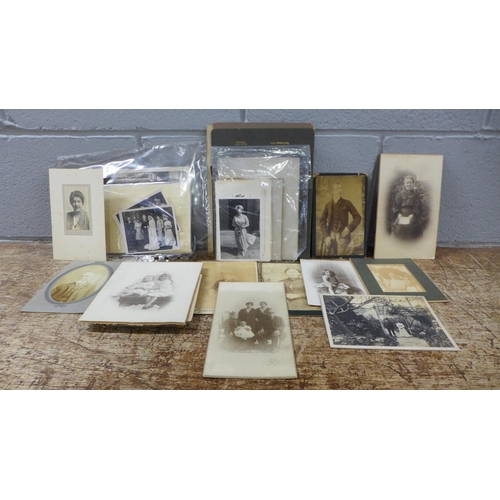 1088 - Victorian and later photographs including cabinet cards **PLEASE NOTE THIS LOT IS NOT ELIGIBLE FOR I... 