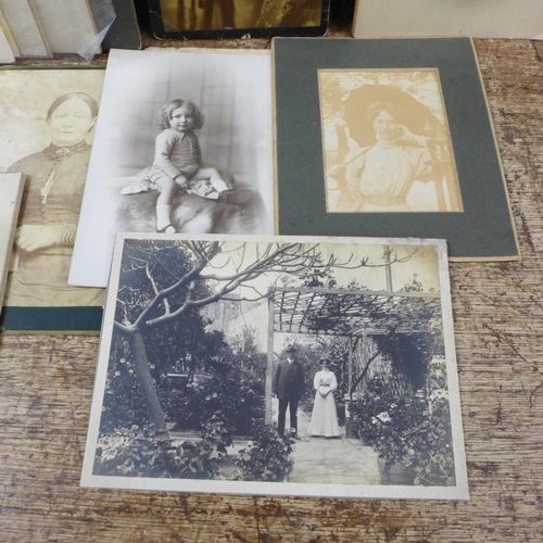 1088 - Victorian and later photographs including cabinet cards **PLEASE NOTE THIS LOT IS NOT ELIGIBLE FOR I... 