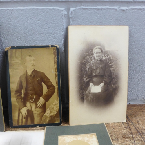 1088 - Victorian and later photographs including cabinet cards **PLEASE NOTE THIS LOT IS NOT ELIGIBLE FOR I... 