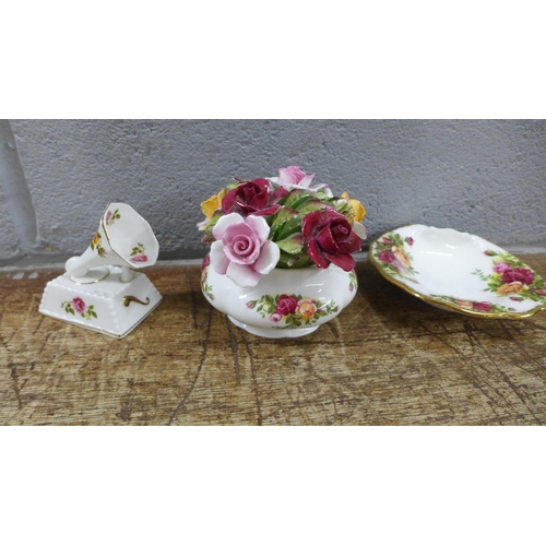 1089 - A collection of Royal Albert china including Old Country Roses and Aynsley china **PLEASE NOTE THIS ... 