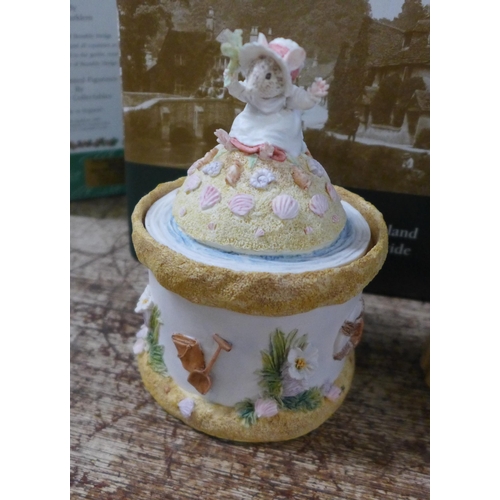 1095 - Four Brambly Hedge pieces - three trinket pots and a figurine, three Lilliput Lane houses, a Coalpor... 