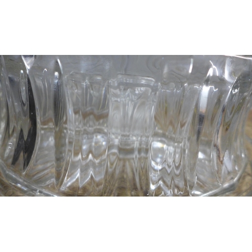 1103 - An Argyle fine cut crystal dome and footed stand **PLEASE NOTE THIS LOT IS NOT ELIGIBLE FOR IN-HOUSE... 