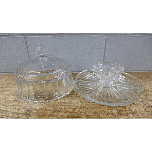 1103 - An Argyle fine cut crystal dome and footed stand **PLEASE NOTE THIS LOT IS NOT ELIGIBLE FOR IN-HOUSE... 