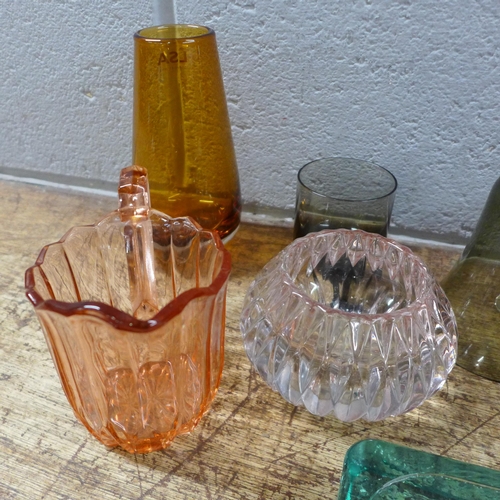 1108 - Ten pieces of glass including a heavy soap dish **PLEASE NOTE THIS LOT IS NOT ELIGIBLE FOR IN-HOUSE ... 