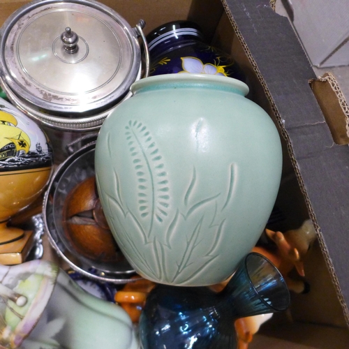 1133 - A box of pottery and plated items**PLEASE NOTE THIS LOT IS NOT ELIGIBLE FOR IN-HOUSE POSTING AND PAC... 