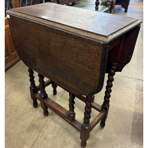 189 - An oak barleytwist gateleg table