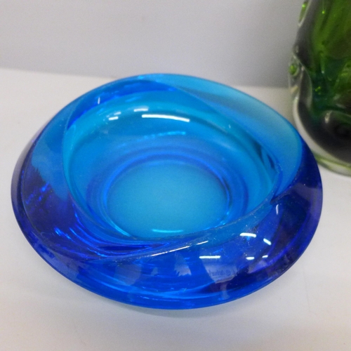620 - A Czech heavy blue glass ashtray, Sommerso / Murano green cased glass vase and a Swedish Aseda Borne... 