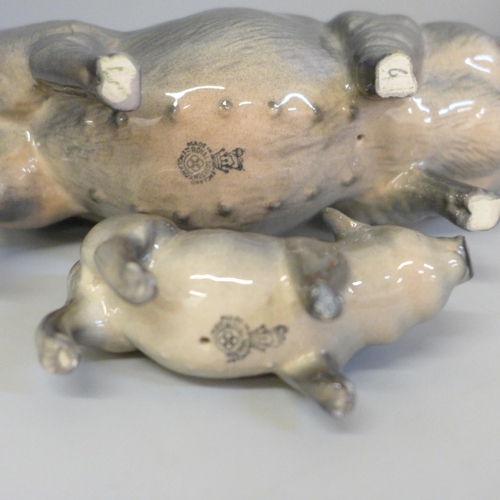 643 - A Beswick sow, piglet and fox