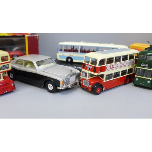 660 - Die-cast model buses and coaches, etc. (15)