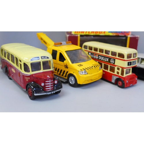 660 - Die-cast model buses and coaches, etc. (15)