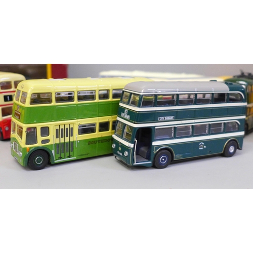 660 - Die-cast model buses and coaches, etc. (15)