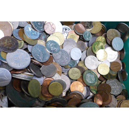 662 - A collection of foreign coins (5kg)