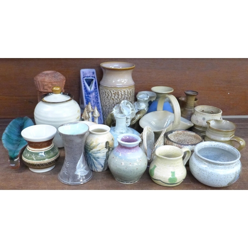 669 - A collection of signed studio pottery including Chris Aston, Stuart Macdonald, Southern Pottery, Hil... 