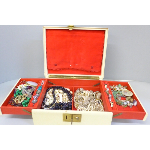 675 - A jewellery box with vintage and other jewellery including a pair of silver earrings
