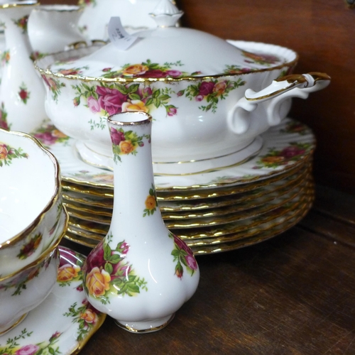 681 - A collection of Royal Albert Country Roses china and similar pattern china **PLEASE NOTE THIS LOT IS... 