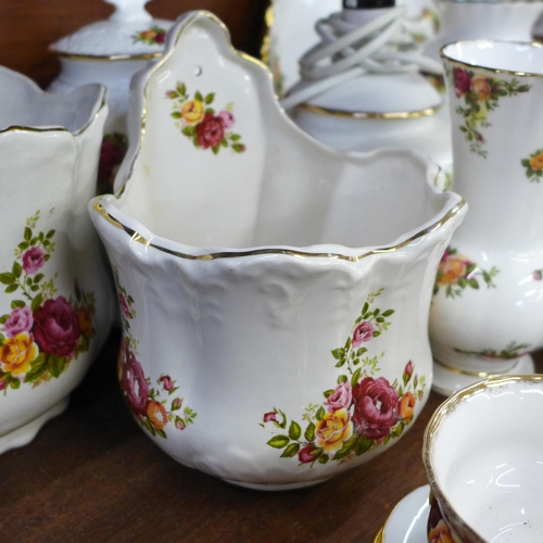 681 - A collection of Royal Albert Country Roses china and similar pattern china **PLEASE NOTE THIS LOT IS... 