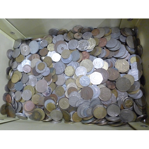 686 - A collection of coins, mixed world coins (4.1kg)