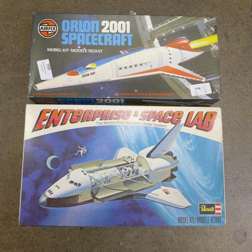 759 - A vintage Airfix Orion 2001 Spacecraft series 5 05171-6 and a Revell Enterprise and Space Lab H-200 ... 