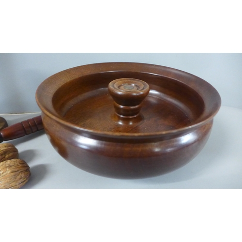 814 - Assorted treen; gavel, wine coaster, egg timer, small box and tray, etc.