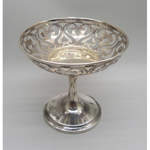 846 - A small pierced silver comport, Birmingham 1912, weighted base, diameter 10.5cm