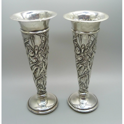 847 - A pair of silver Art Nouveau vases by William Comyns, London 1901, 16.5cm
