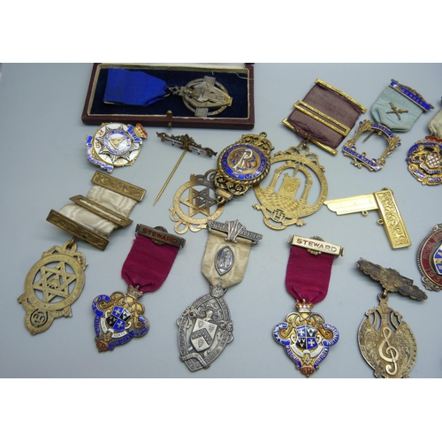 848 - A collection of silver Masonic medals including one Georgian, total weight 340g