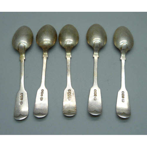 850 - A set of five silver teaspoons, 104g