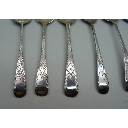 855 - Six Georgian silver spoons with matching brite cut detail, various dates, 66g